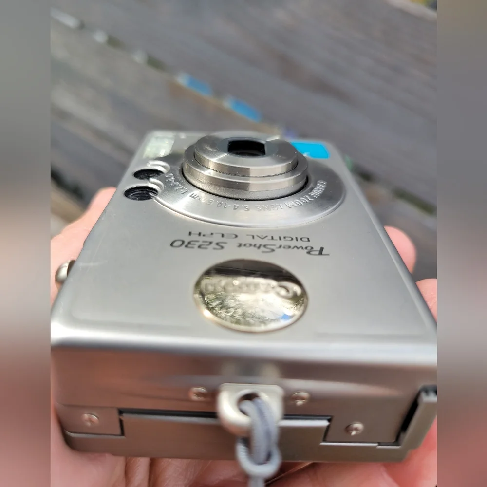 Canon PowerShot S230 3.2 Digital Camera Silver FOR PARTS ONLY Untested